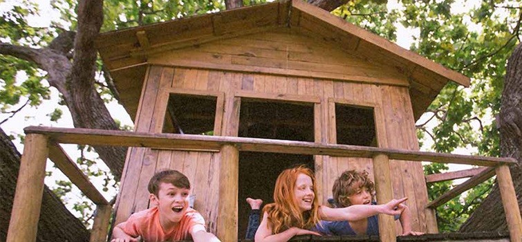 Vyrobte deťom domček na strome Vyrobte deťom domček na strome